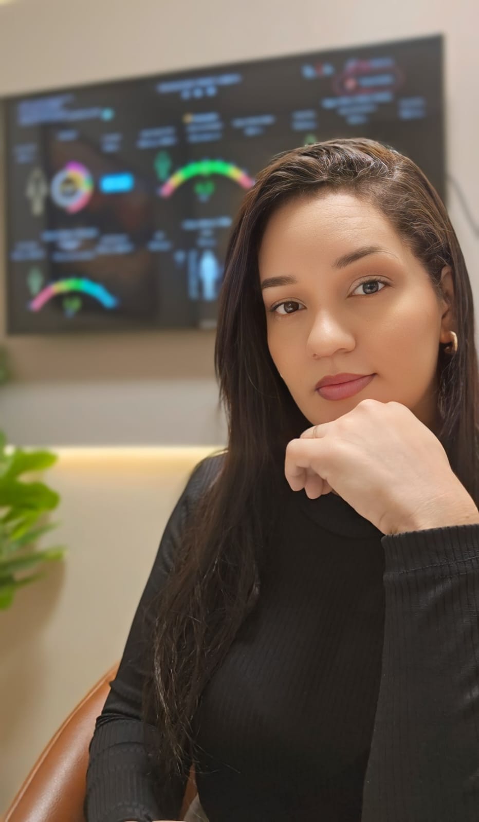 Natali Ladjane, nutricionista, durante atendimento em seu consultório